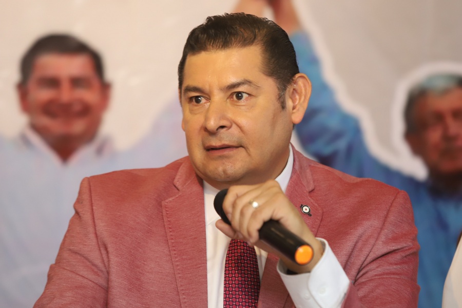 Aborto, tema complejo que divide opiniones: Armenta