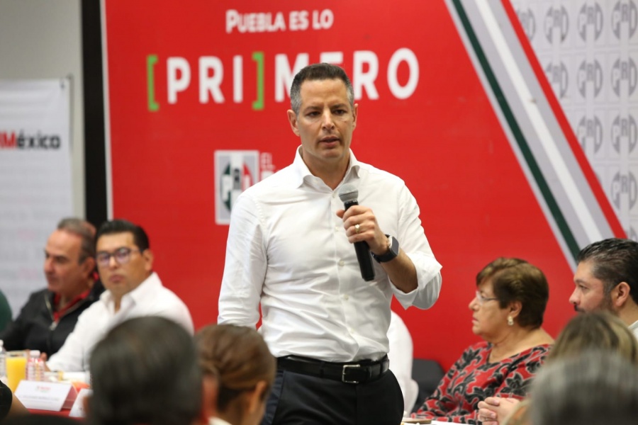 Alejandro Murat se reúne con militantes del PRI para promover sus aspiraciones rumbo a 2024