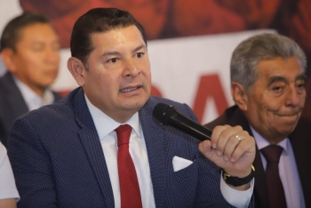 Armenta se disculpa por infancias Trans