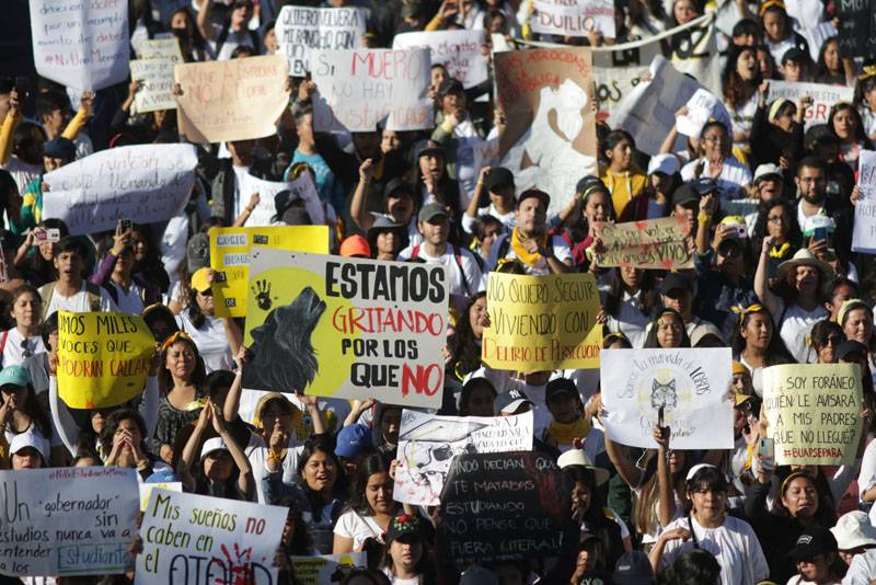 Miles de universitarios marchan contra la inseguridad y exigen justicia