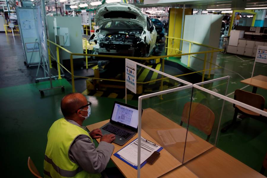 Industriales apoyan reactivaci&oacute;n, piden iniciar con el  sector automotor