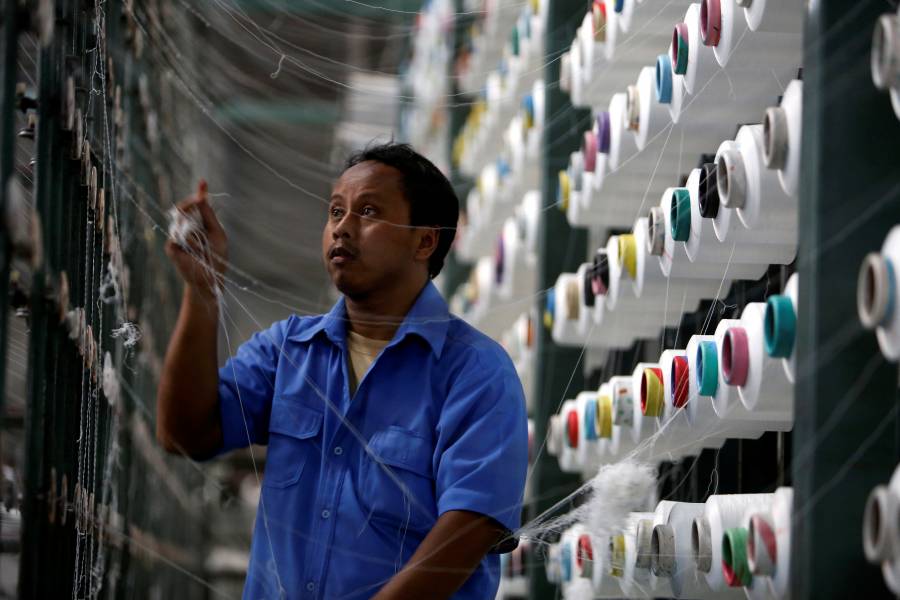 Crisis golpea a la industria, desde obras hasta ropa caen más de 30%