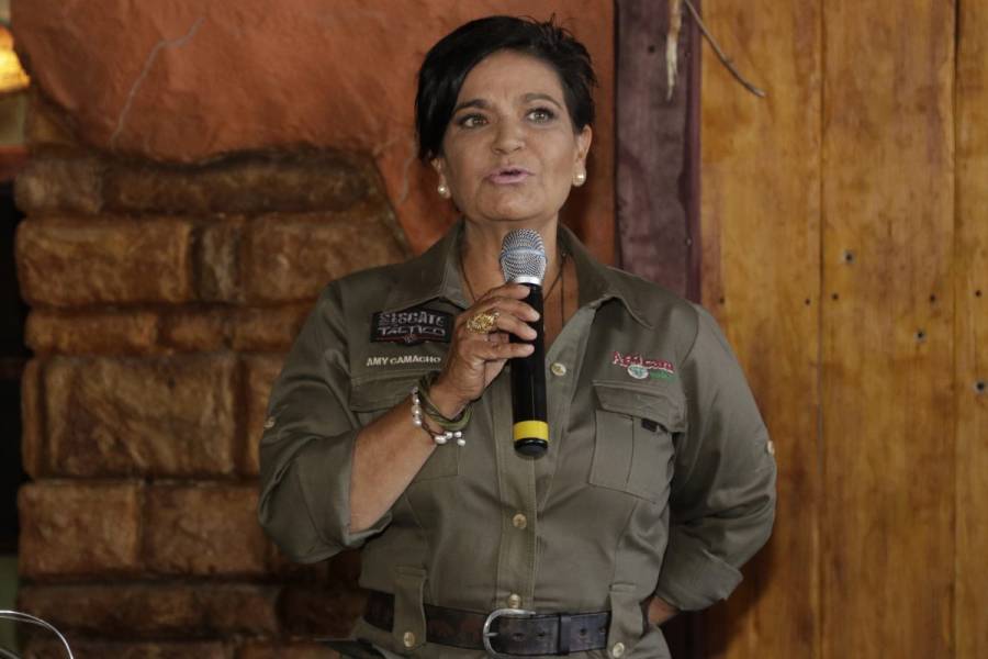 Amy Camacho, estable luego de intervención