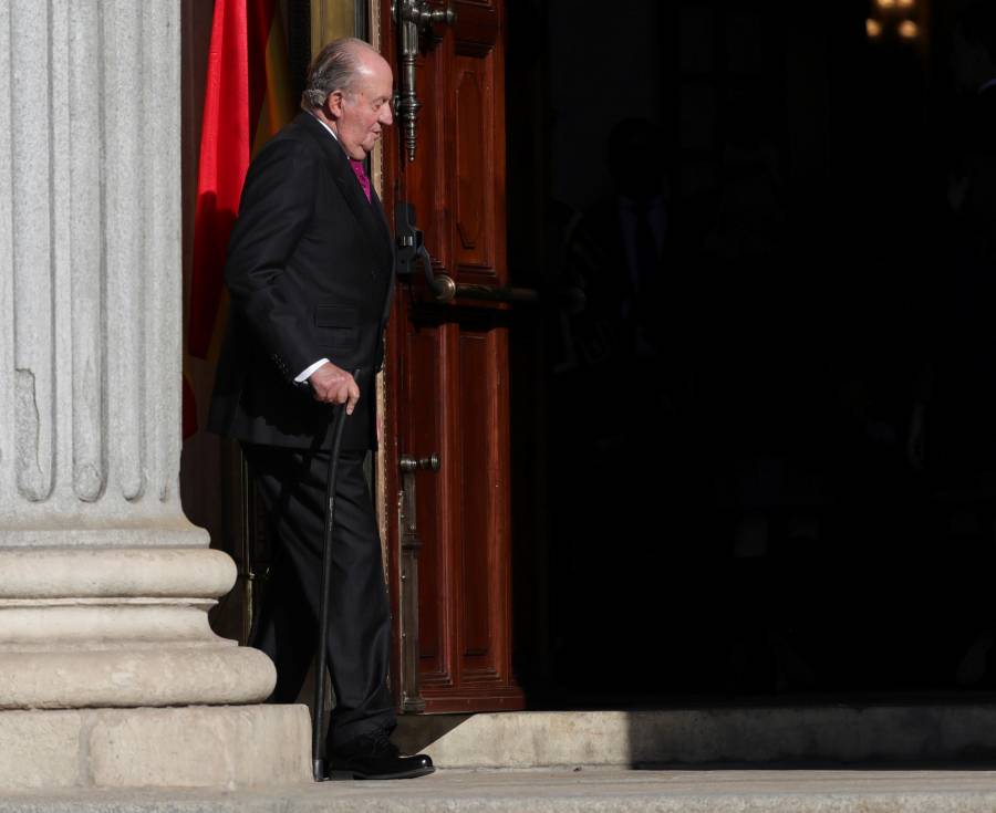 Juan Carlos I, investigado por  corrupción, se va de España