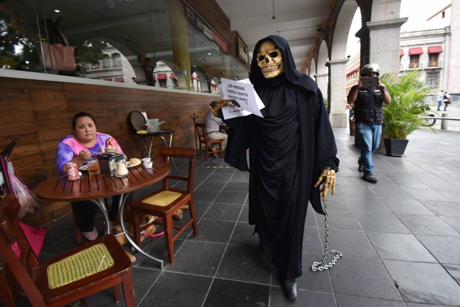 Sin descenso, la curva de  contagios en México: UNAM