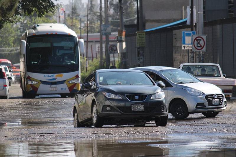 Con m&aacute;s de 217 mdp invertidos, Claudia Rivera fracasa en bacheo