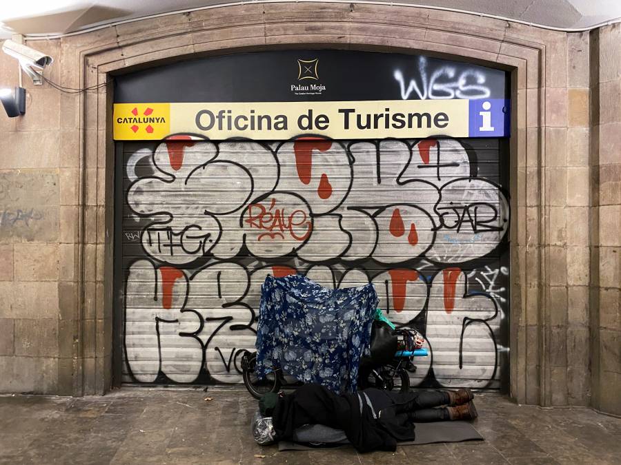 Decreta España toque de  queda nocturno en todo el país