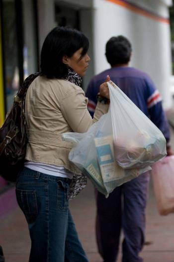Acaparan los S&uacute;per’s consumo de hogares, falta de reglas inhibe competencia