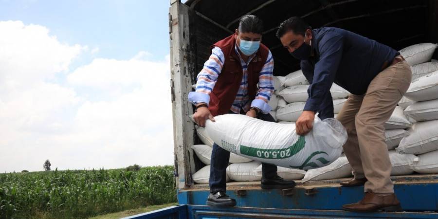 Entrega Karina P&eacute;rez apoyos del programa “Fertilizante agr&iacute;cola 2020”