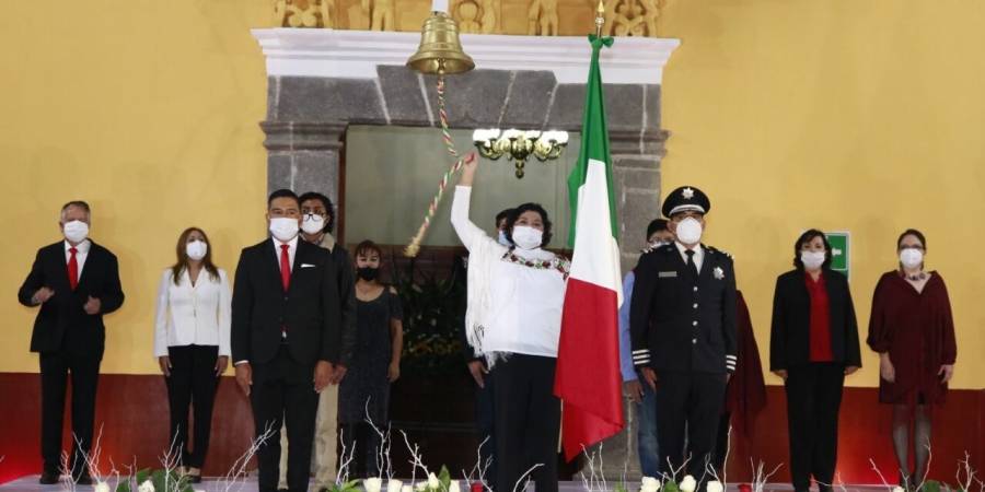 Encabeza Karina P&eacute;rez Popoca el Grito de Independencia en San Andr&eacute;s Cholula