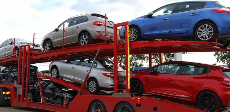 Venta de autos, primera v&iacute;ctima econ&oacute;mica oficial cae 28% en 2020