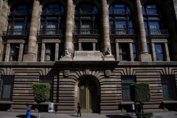 Eleva Banxico previsi&oacute;n de  crecimiento de 3.3 a 4.8%