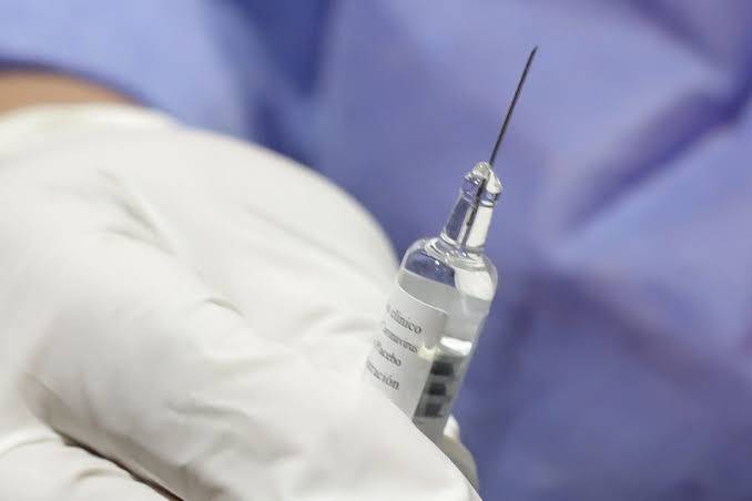 Gobierno va por consolidación de sistema sanitario; reconoce labor de personal médico en la pandemia