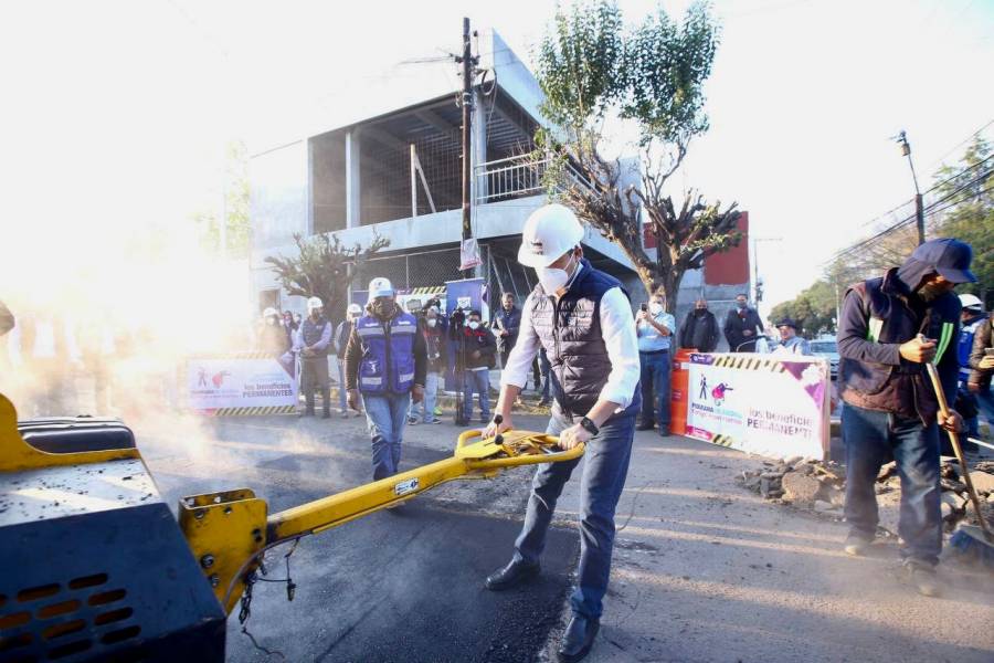 Eduardo Rivera Pérez supervisa arranque del programa de bacheo