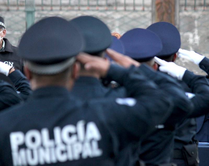…y pide sancionar a policías por embriagarse en Comisaria
