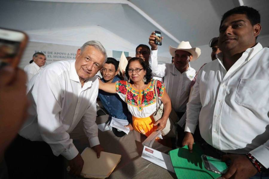 AMLO encabeza plan de apoyo a damnificados por huracán Agatha ...