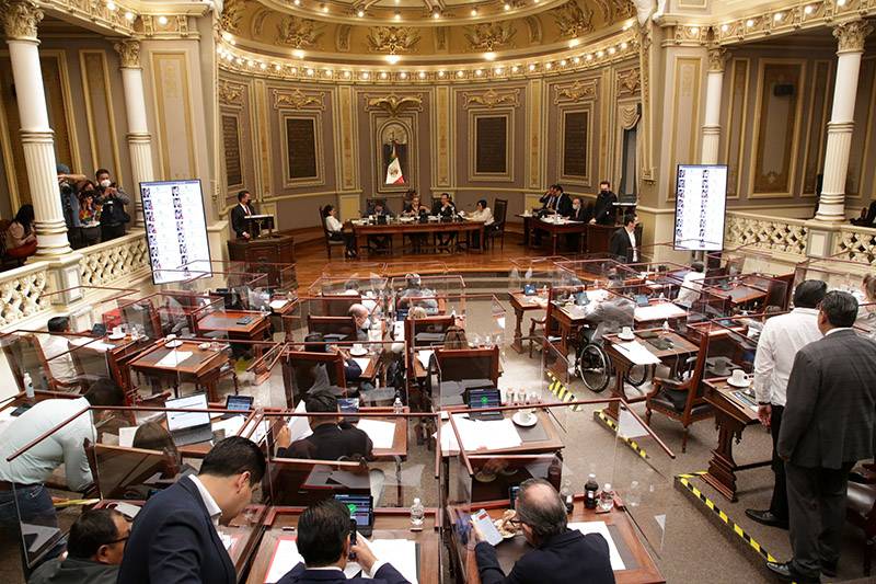 Congreso da luz verde a sancionar con cárcel espectaculares sin permiso