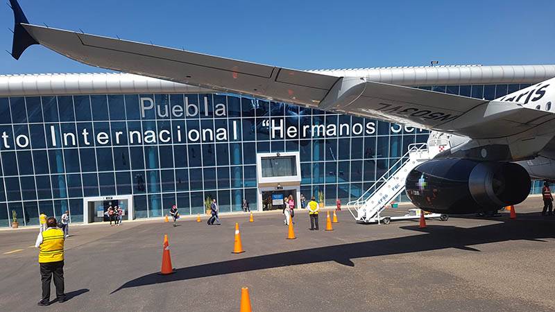 Federación apoya que aeropuerto de Puebla sea centro de carga y descarga