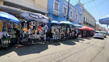 Lalo Rivera hered&oacute; un Centro Hist&oacute;rico con ambulantes controlados por delincuentes: Barbosa