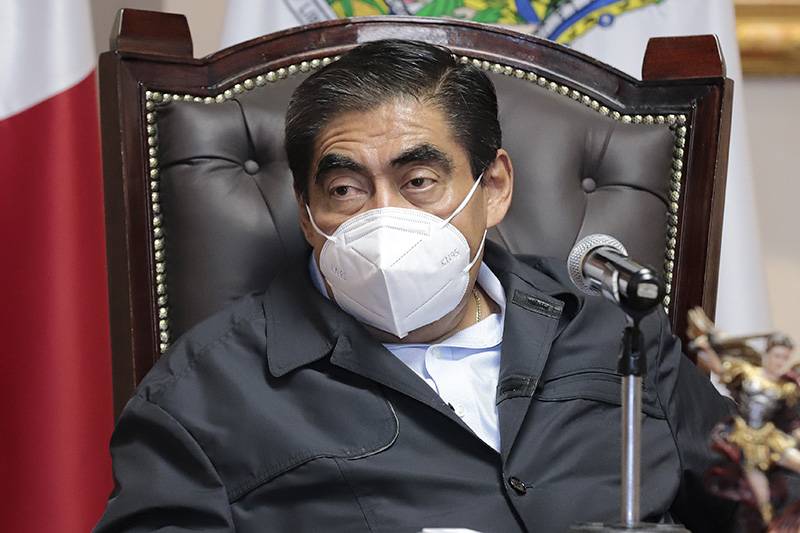 Barbosa propone iniciativa de embargos a deudores fiscales