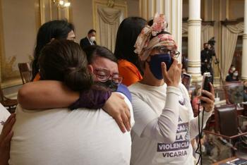 Avalan sancionar con cárcel a quien ejerza violencia vicaria en Puebla