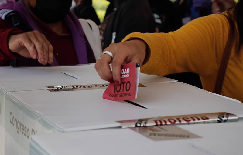 Predomina el descontrol en elecciones internas de Morena