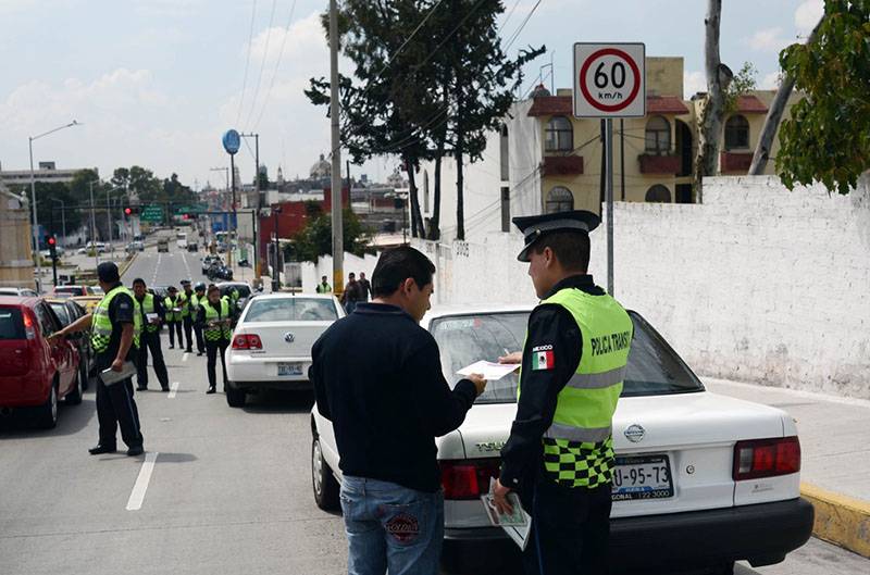 Estacionarse mal y pasarse el alto, infracciones comunes
