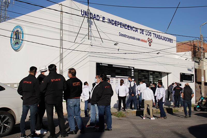 Pide Barbosa a trabajadores de VW reflexionar acuerdo salarial