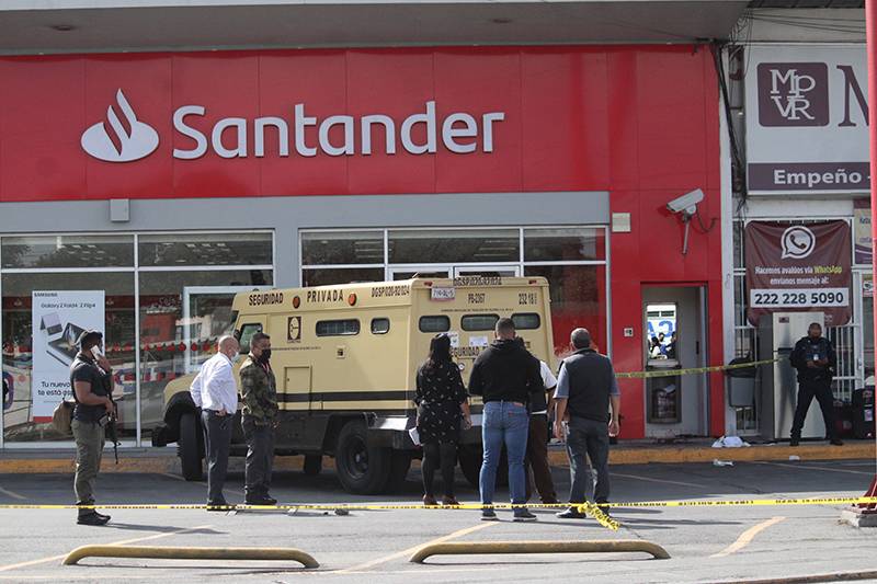 Asalto de camioneta de valores provoca balacera en Puebla; hay dos heridos
