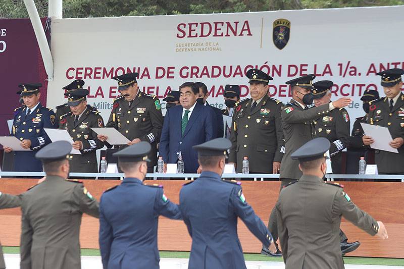 Primera generación de militares se gradúa en la especialidad en Mando
