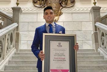 Egresado BUAP gana Premio Municipal de la Juventud