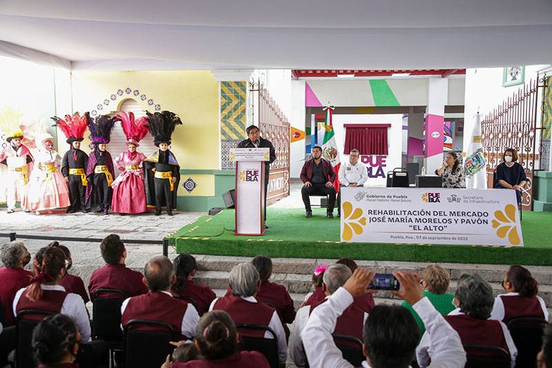 Con huehues y mariachi, Barbosa inaugura el mercado de El Alto