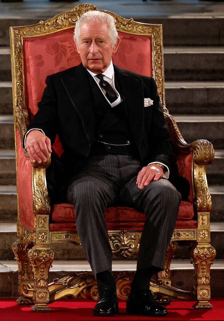 Carlos III visita Irlanda del Norte como rey antes del último viaje de Isabel II a Londres