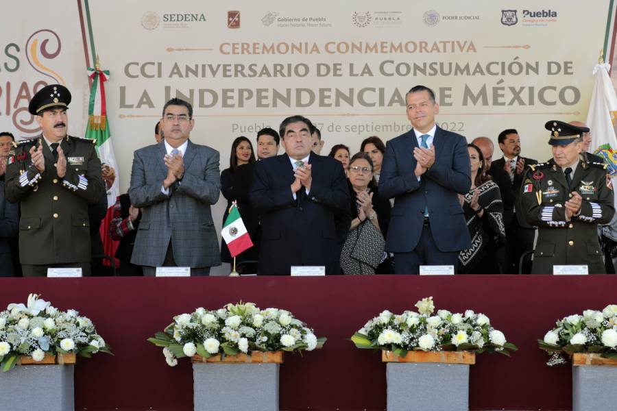 Conmemora Puebla 201 Aniversario de la Consumación de la Independencia; MBH preside ceremonia