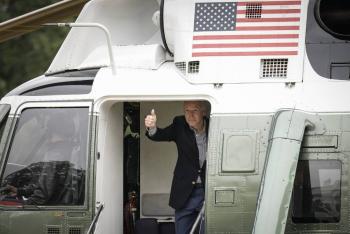 Biden visita Florida tras paso de huracán “Ian” que dejó 72 muertos