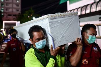 Expoliciacutea ataca una guarderiacutea en Tailandia y mata a 37 personas incluidos 23 nintildeos