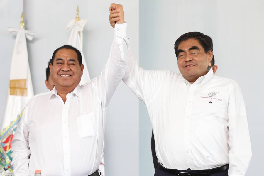 Construcci&oacute;n de aulas y puesta en marcha de un sistema hospitalario, anuncia Barbosa en Amozoc
