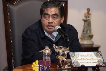 Barbosa urge al IMSS a cumplir con la construcci&oacute;n de hospital