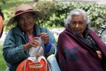 Disminuye rezago educativo en adultos mayores de la capital