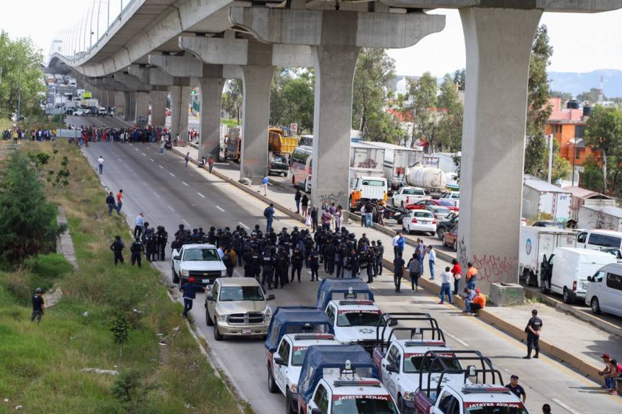 Denuncian a responsables de cerrar autopista México-Puebla