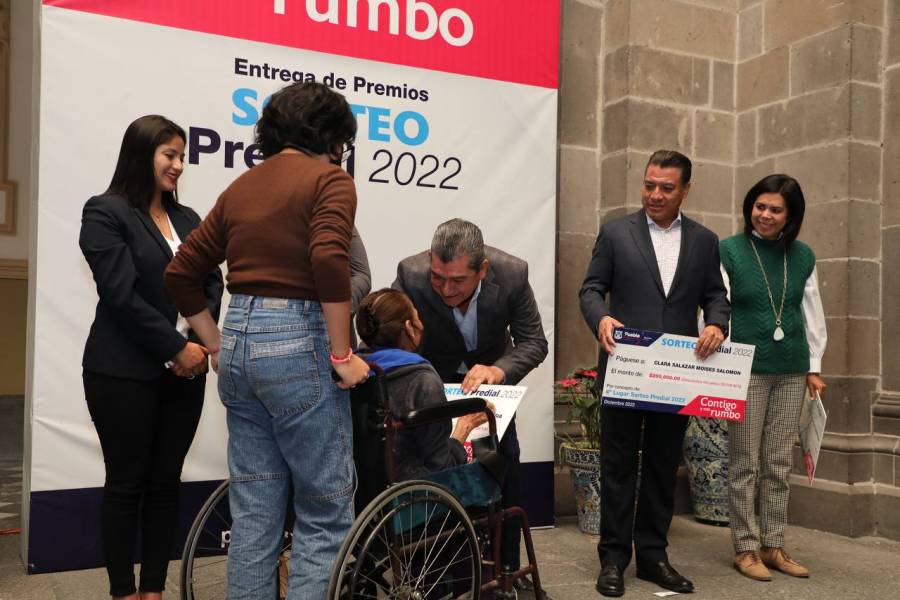 Ayuntamiento entrega premios a ganadores del Sorteo Predial 2022