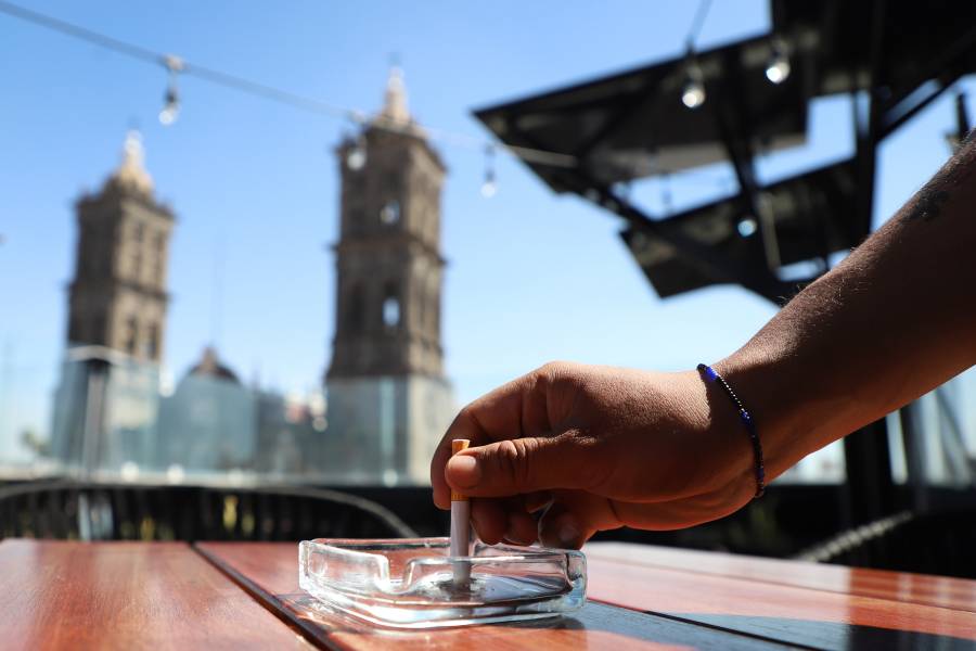 Pese a su prohibición, acusan que establecimientos permitían fumar