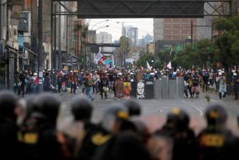 Presidenta de Perú lamenta rechazo del Congreso de anticipar comicios ante protestas sin cese