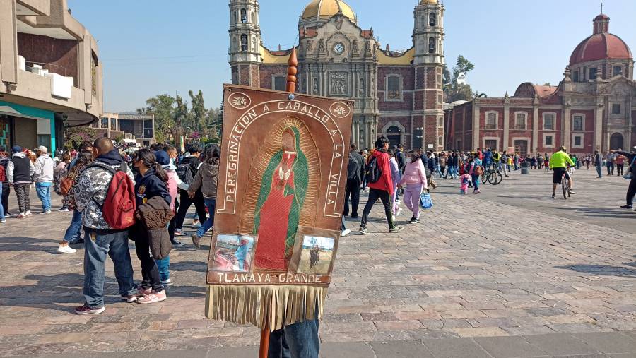 Con mucha fe, viajan poblanos a la Basílica de Guadalupe