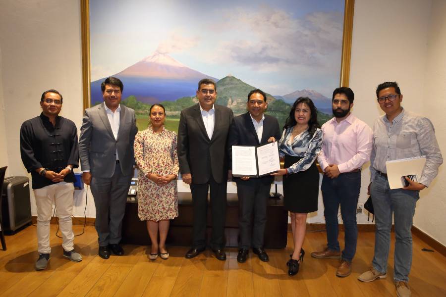 Impulsa gobernador expedici&oacute;n del pasaporte en Tepeaca