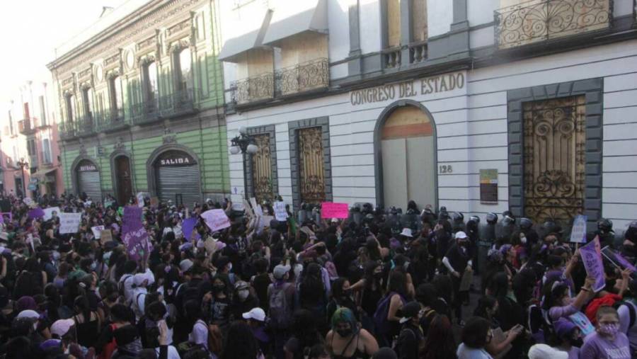 Blindar&aacute;n al Congreso de Puebla por marcha del 8M