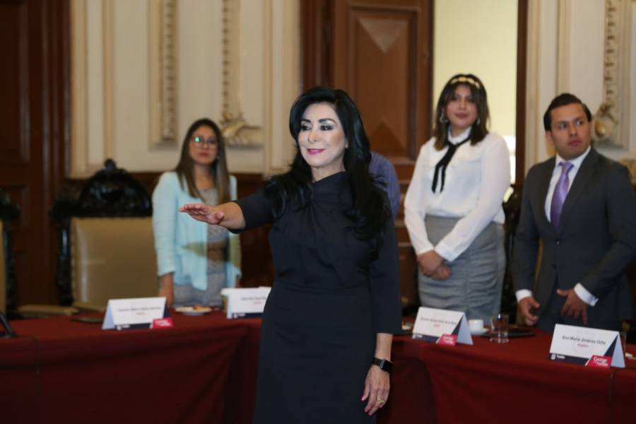 Cabildo avala a Lucero Saldaña al frente de la Secretaría General