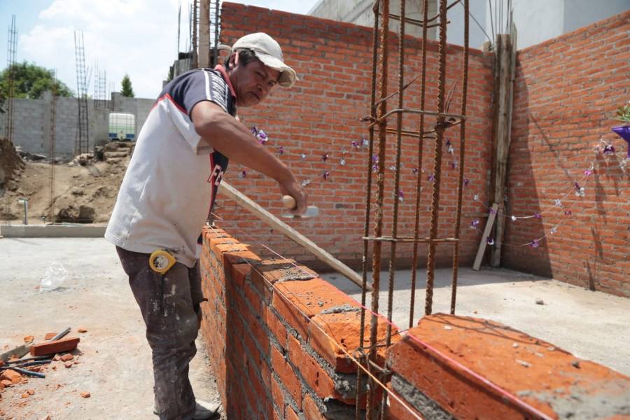 Laboran más de 11 mil en constructoras en Puebla