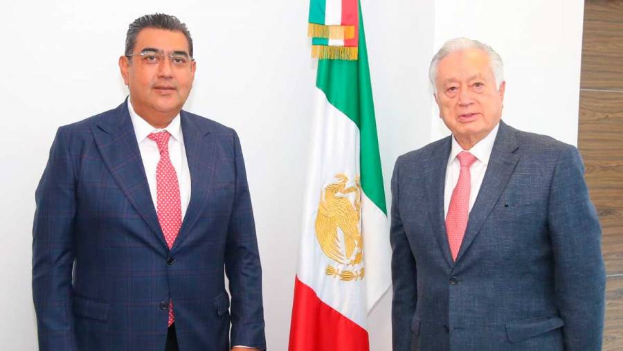 Sergio Salomón se reune con el director general de la CFE, Manuel Bartlett