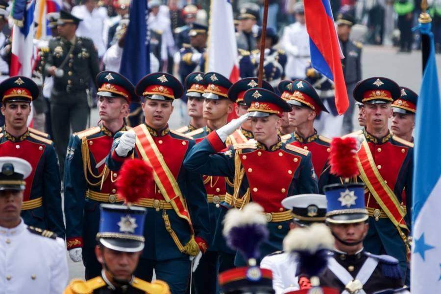 Con Calderón también marchó una delegación rusa: AMLO sobre desfile militar